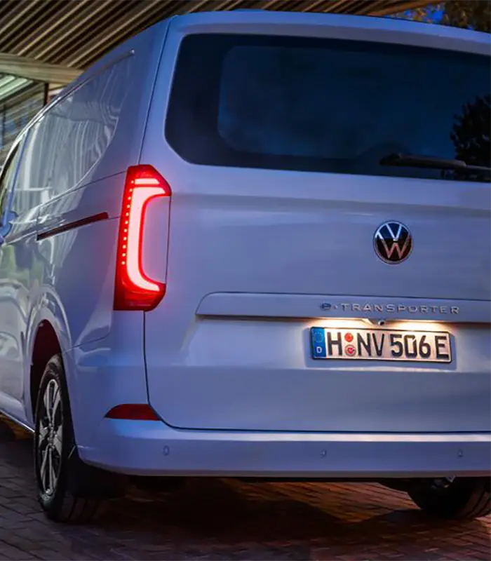 Der neue Volkswagen Transporter - Außenansicht- Jetzt den Tayron bei deinem Volkswagen Autohaus Mothor in Brandenburg für 379 Euro monatlich leasen